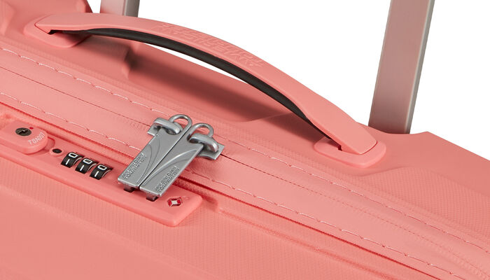 Cerniera con rivestimento idrorepellente