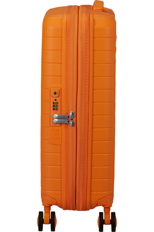 American Tourister Fastforward Spinner 55/20 TSA EXP 55cm  Radiant Orange American Tourister Fastforward Spinner 55/20 TSA EXP 55cm  Radiant Orange