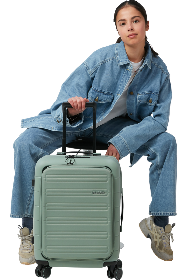 American Tourister Novastream Spinner TSA EXP Smart 55cm  Nomad Green American Tourister Novastream Spinner TSA EXP Smart 55cm  Nomad Green
