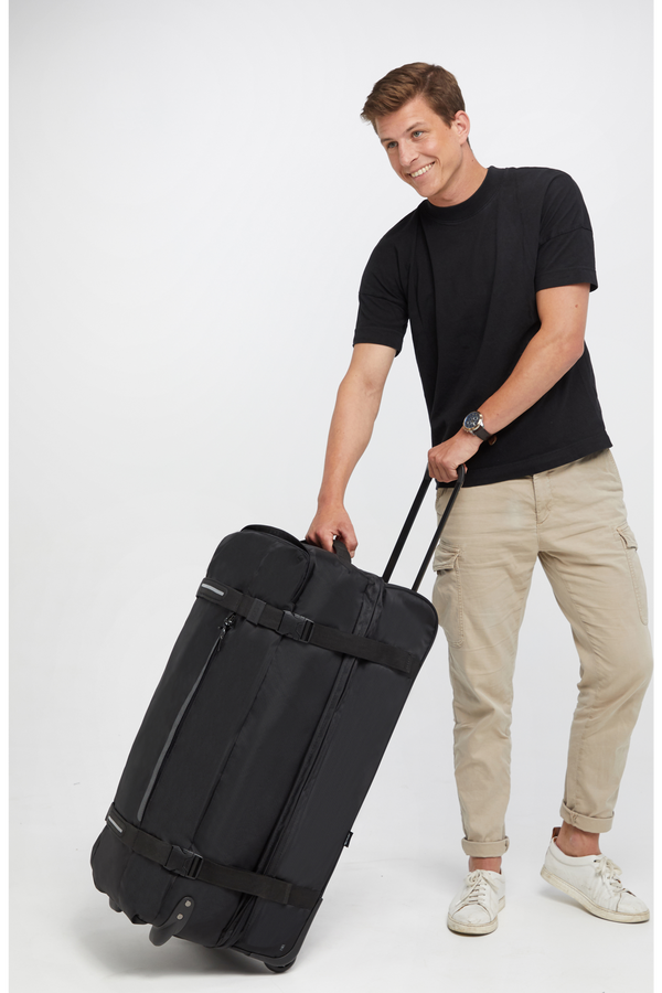 American Tourister Urban Track Duffle with Wheels M  Asphalt Black American Tourister Urban Track Duffle with Wheels M  Asphalt Black